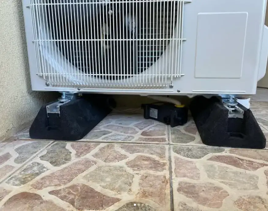 Pose du groupe extérieur de climatisation à Marseille