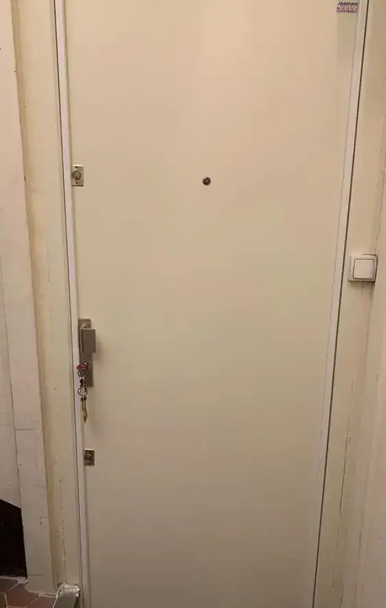 Porte renforcée avec kit anti-infraction à Marseille